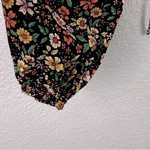 NWT Elodie Black Floral Long Sleeve Crop Top Size Small - Picture 7 of 12